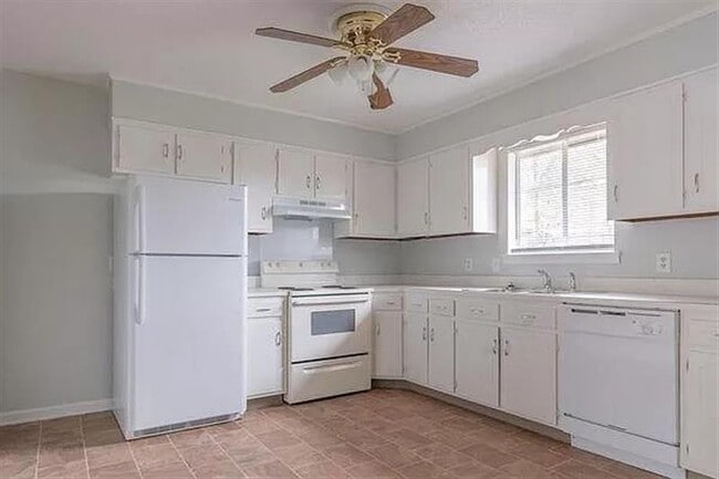 Building Photo - Beautiful 3 bedroom