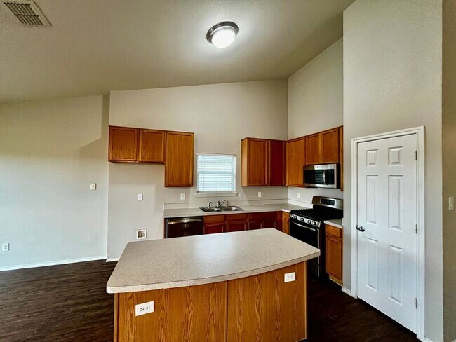 Building Photo - 212 Freedom Trl