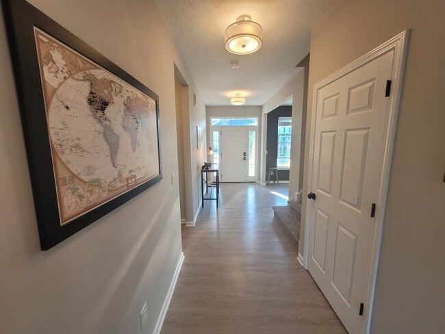 Foyer - 823 Bearing Ct