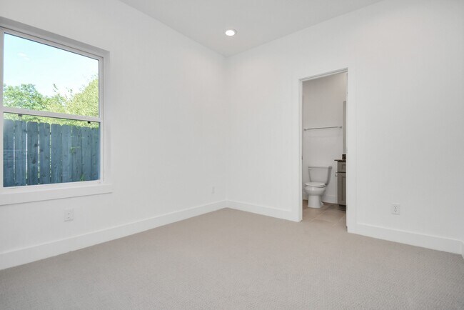 Foto del edificio - 420 Janisch Rd