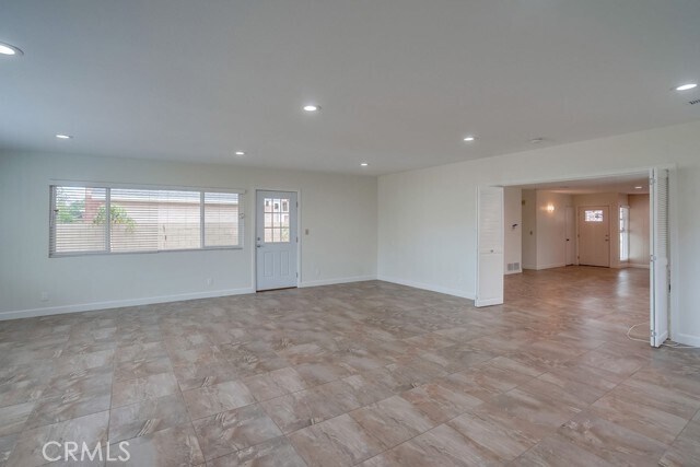 Foto del edificio - 650 W Florence Ave