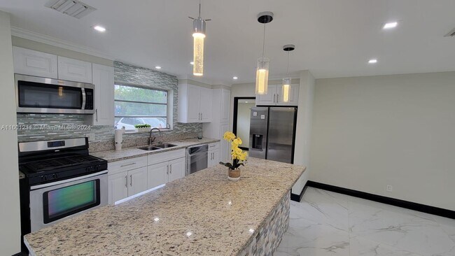 Foto del edificio - 2565 NE 207th St