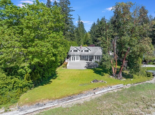 Foto del edificio - Waterfront Estate Looking for Long-Term Re...