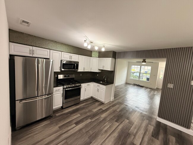 Building Photo - 2708 Falcon Ct