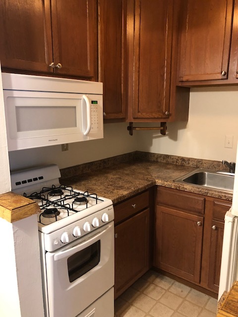 Microwave over oven - Edgewater East