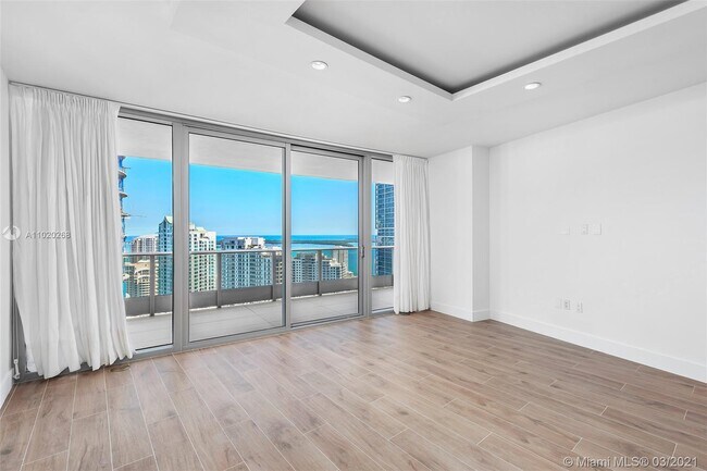 Building Photo - 200 Biscayne Blvd Way