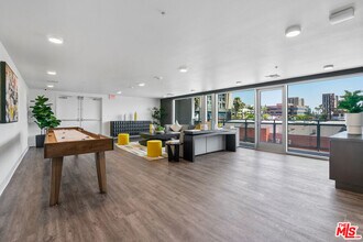 Building Photo - 325 N 1st St