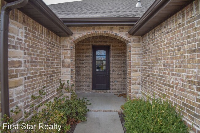 Foto del edificio - 4 br, 2.5 bath House - 401 N Reeds Bridge ...