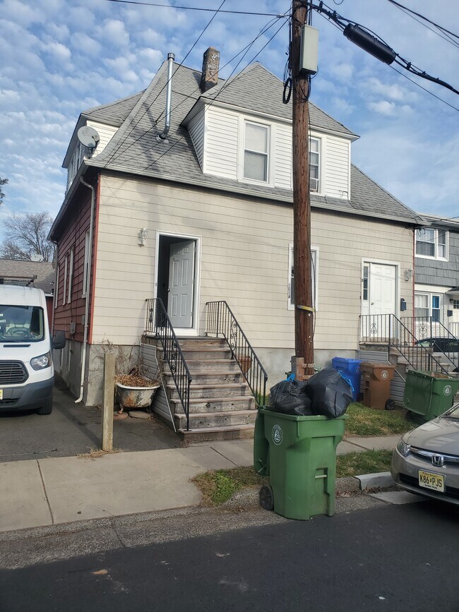 Front of house - 1014 John St