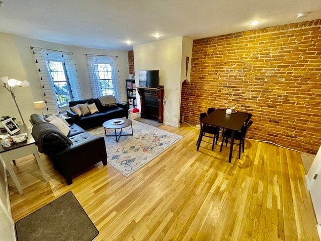 Building Photo - 36 Symphony Rd