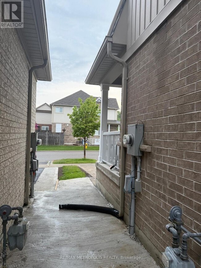 Building Photo - 1335 Aldsworth Cr