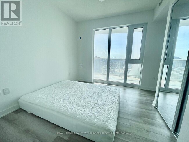Photo du bâtiment - 230 Simcoe St