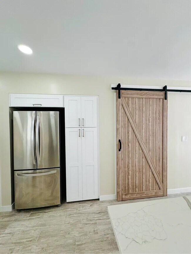 Foto del edificio - 738 Dover Ct