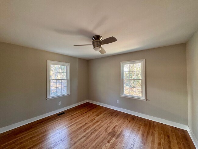Foto del edificio - Renovated 3BR Near UNC Law School