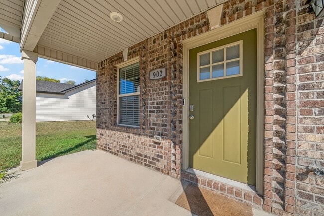 Building Photo - 3 Bedroom Home For Rent Near Heritage Park...