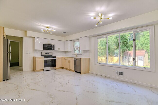 Foto del edificio - 16 Spicy Pond Rd