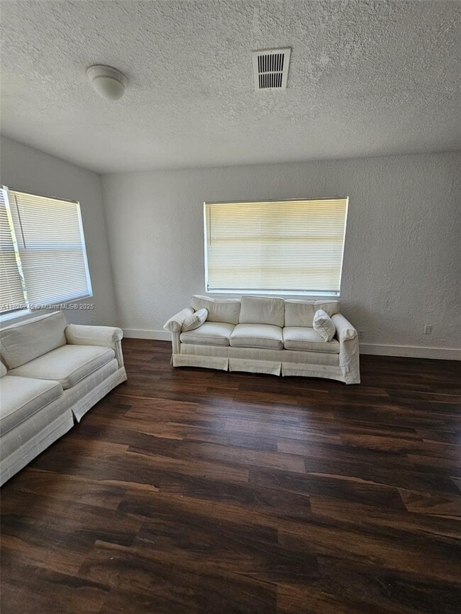 Building Photo - 1408 NW 9th Ave