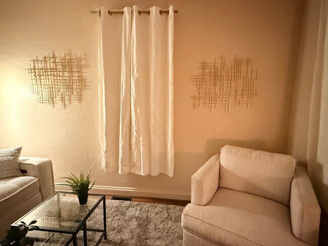 Foto del edificio - 1924 Macklind Ave