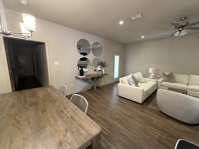 Foto del edificio - 2111 10th St