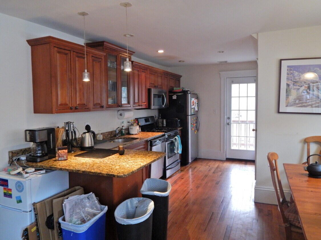 Primary Photo - 20 Stockwell St