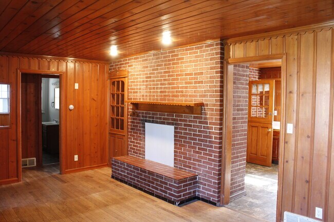 Living Room - 622 Campanile Ave
