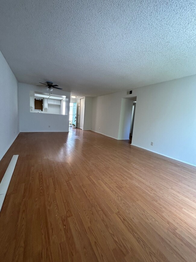 Building Photo - 400 N Kenwood St
