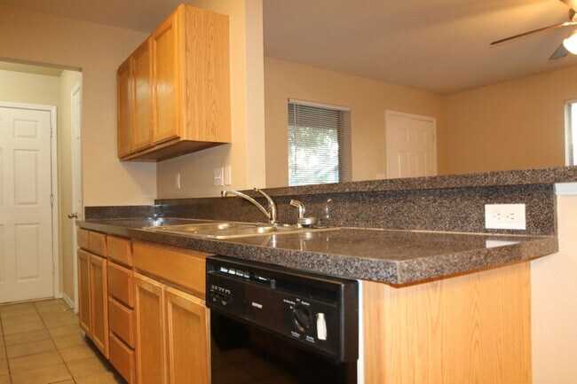 Foto del edificio - 8020-8022 Tanner