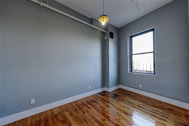 Building Photo - 204 Westminster St