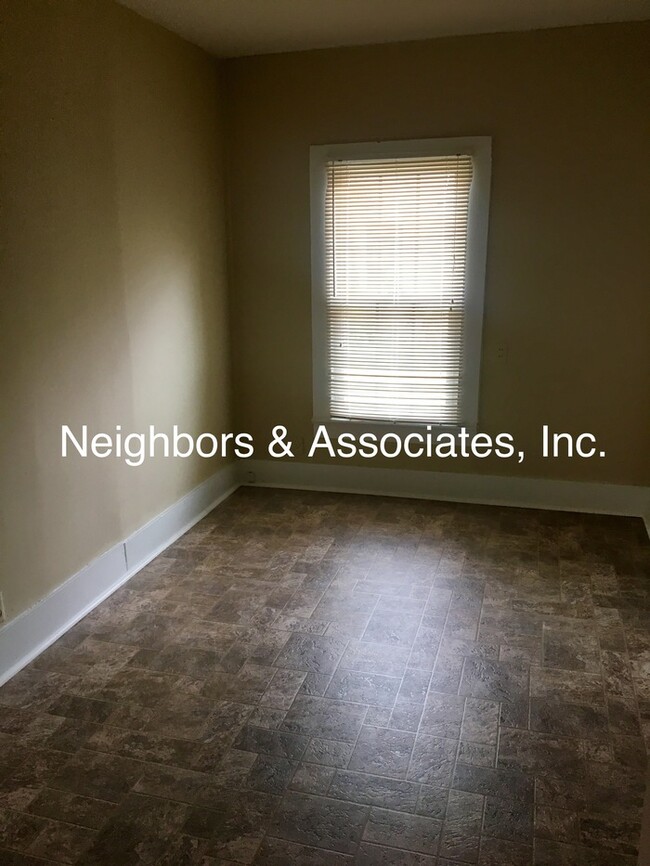 Building Photo - 604 E Church St