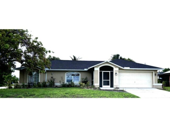 Foto del edificio - 3-bedroom 2 bath home in SW Cape Coral! Available Now!