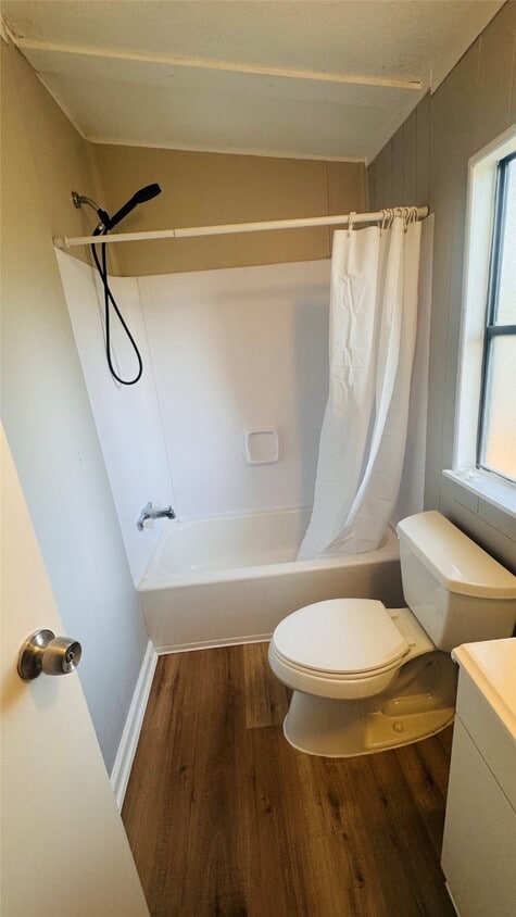 Foto del edificio - 22718 Stockdick School Rd