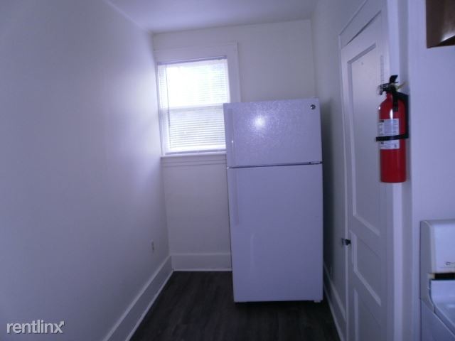 Building Photo - 1 br, 1 bath  - 2529 Parkview Ave #3