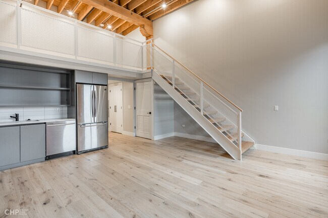 Building Photo - 729 N Sangamon St