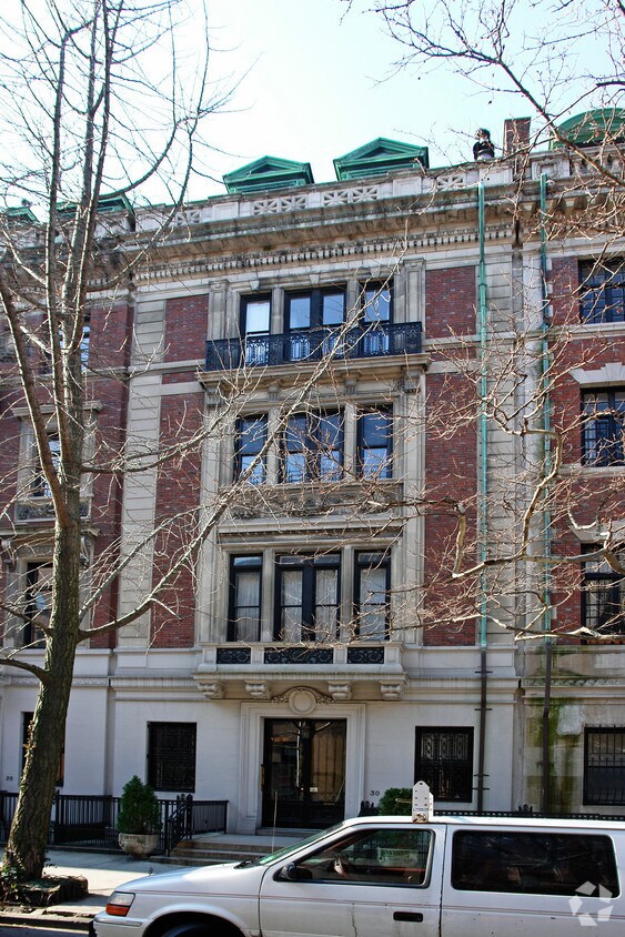 Foto principal - 30 W 74th St