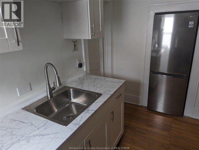 Photo du bâtiment - 1868 Pillette Rd