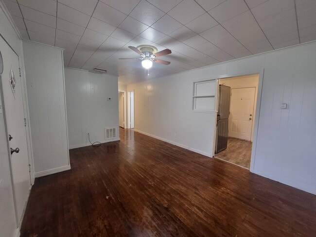 Building Photo - 127 20th Pl