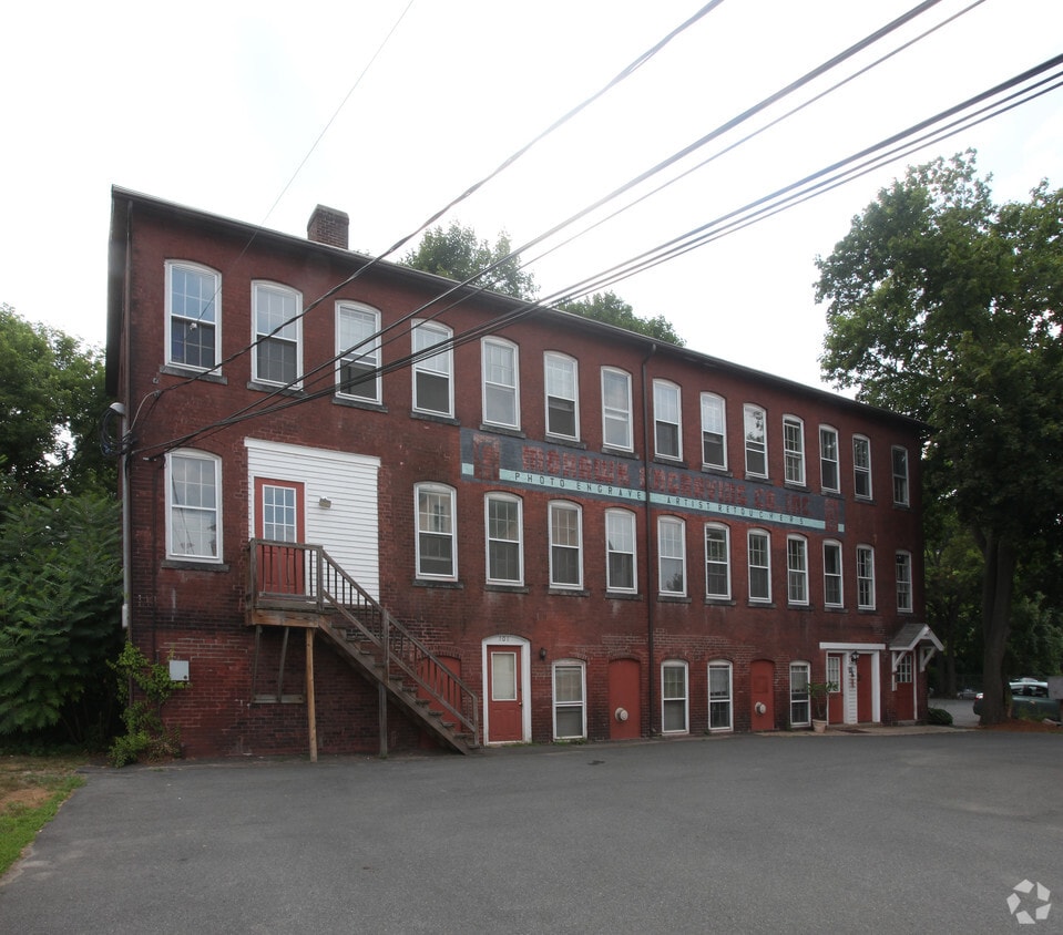 52 Chapman Ct, Greenfield, MA 01301 Apartments in Greenfield, MA