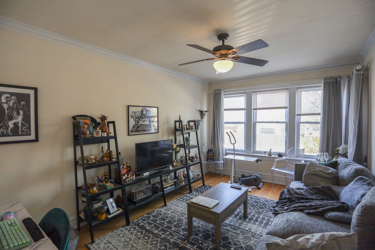 Primary Photo - 4621 N Rockwell St