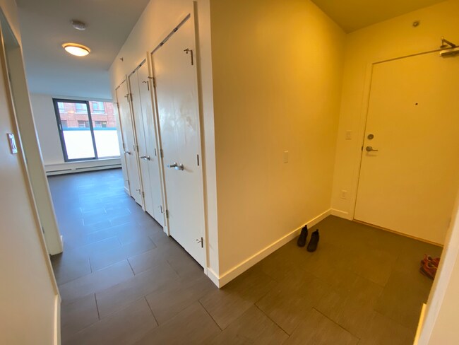 Photo du bâtiment - 66 W Cordova St