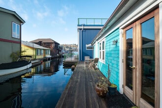 Building Photo - 2031 Fairview Ave E