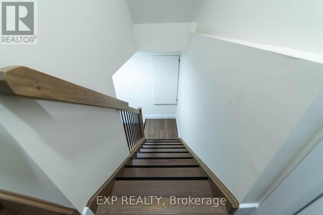 Building Photo - 266 Hesselman Cres