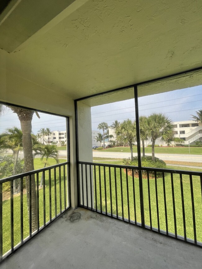 East facing screened in patio - 1850 Atlantic St
