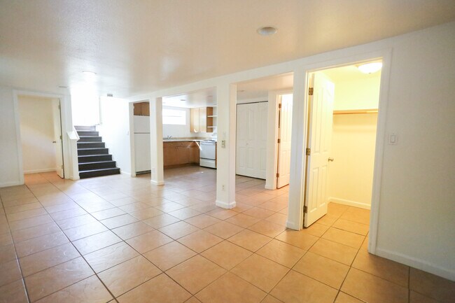 Foto del edificio - 593 E 7th St