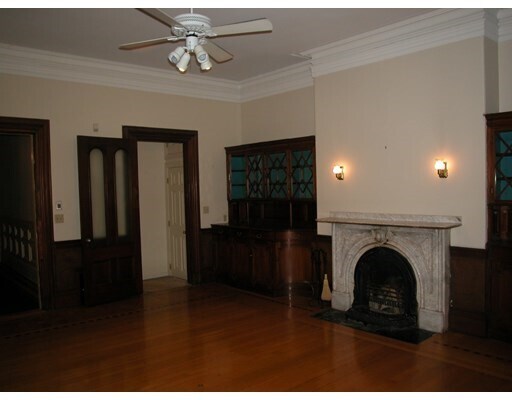 Building Photo - 183 Beacon St