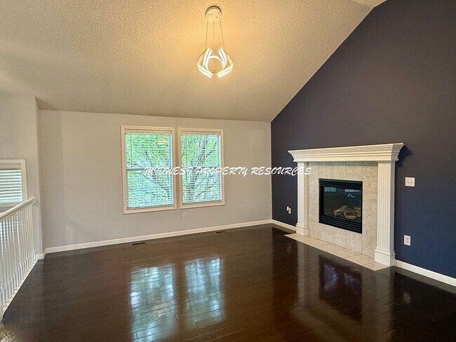 Building Photo - Lee's Summit Schools! 3 Bedroom/2.5 Bath H...