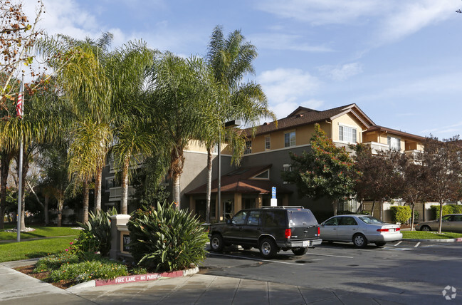 Building Photo - Villa Hermosa