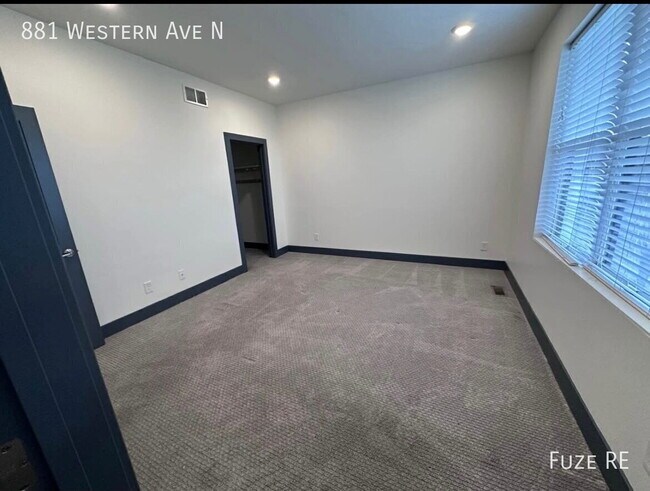 Foto del edificio - 881 Western Ave N