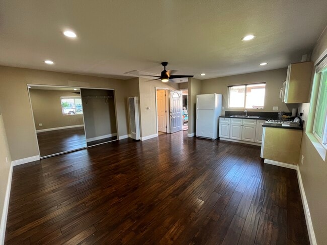Building Photo - 5773 Venturi Dr