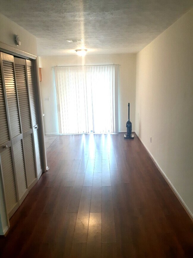 Building Photo - 5516 Beach Dr