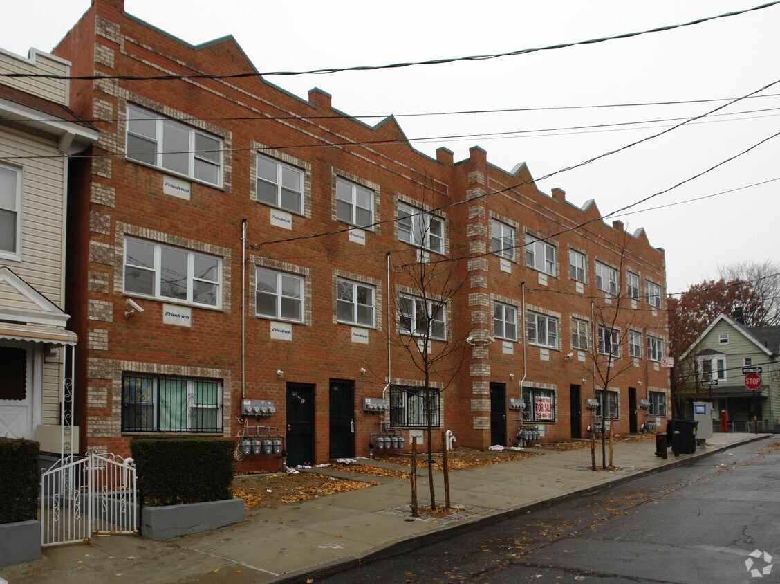 Building Photo - 3775 Willett Ave